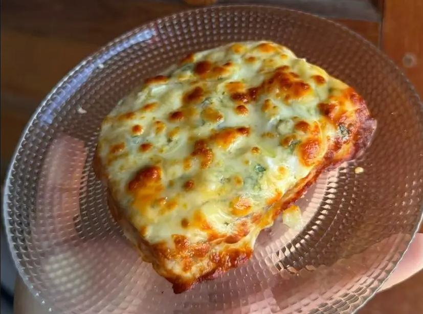 Pão cremoso gratinado